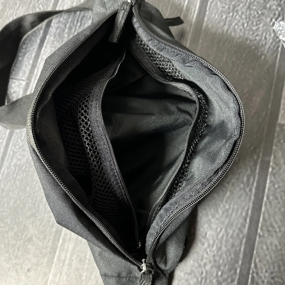 Nike Hip Pack Sport Pack Fanny Pack Expandable Waist Bag Black / White - Picture 6 of 9